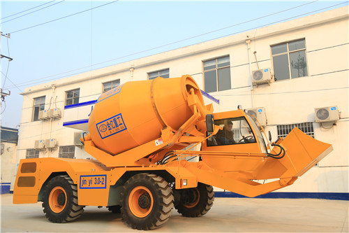 混凝土攪拌車(chē)運輸車(chē)行駛途中注意以下事項