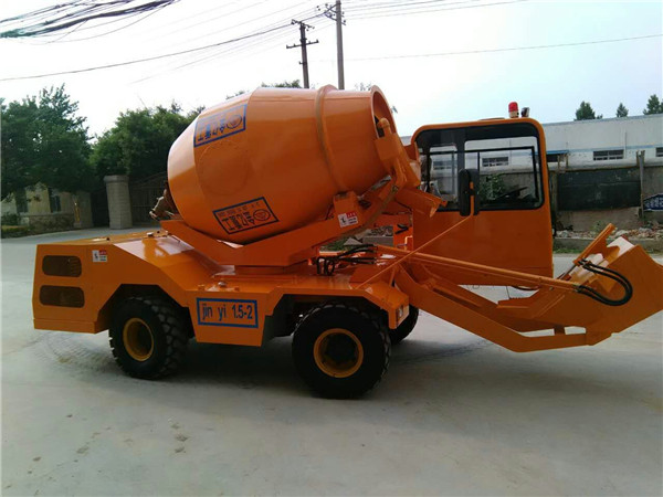 自上料混凝土攪拌車(chē)