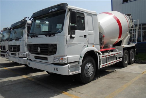 小型混凝土攪拌車(chē)驅動(dòng)裝置的維護