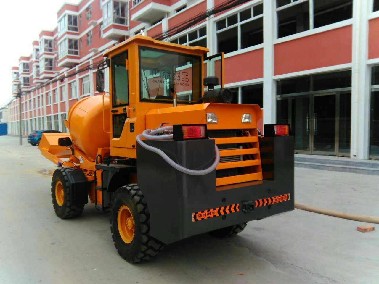 小型混凝土攪拌車(chē)的使用維護要點(diǎn)