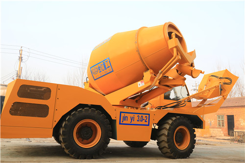 混凝土攪拌車(chē)的安全駕駛心得